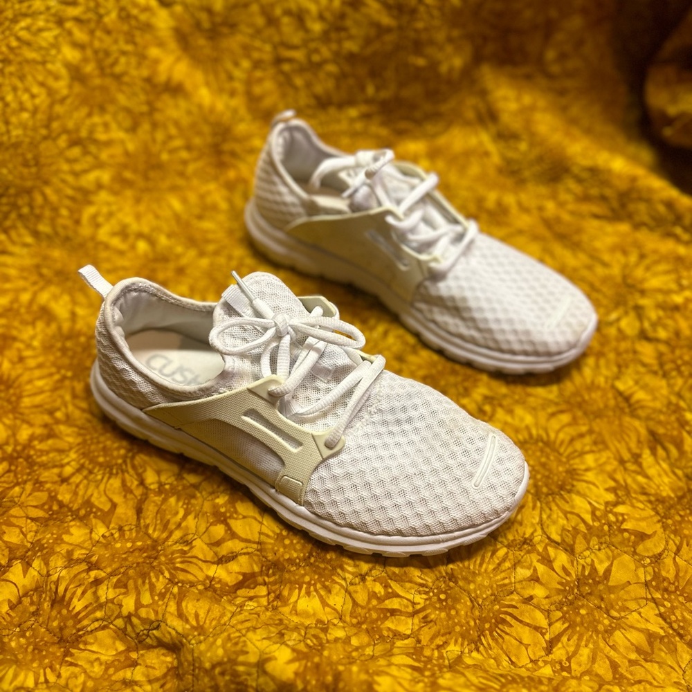 Memory foam walking shoes